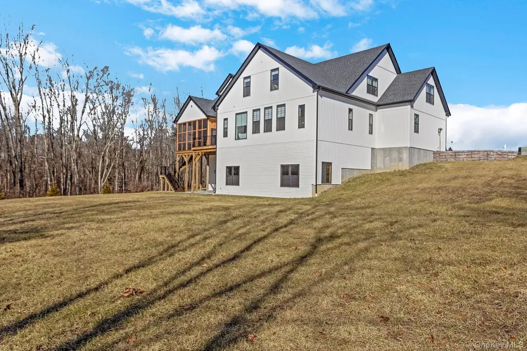 6 Conifer Court Poughkeepsie NY 12603