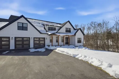 6 Conifer Court Poughkeepsie NY 12603