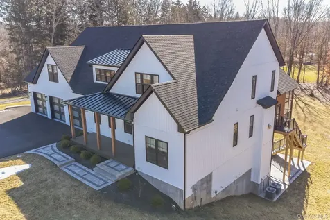 6 Conifer Court Poughkeepsie NY 12603