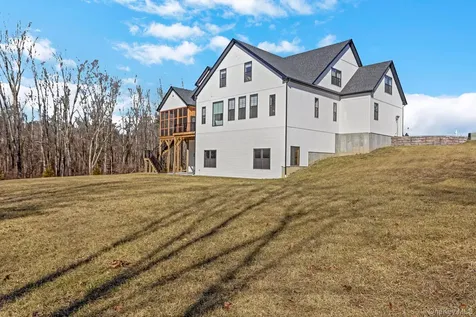 6 Conifer Court Poughkeepsie NY 12603