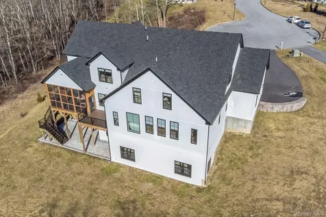 6 Conifer Court Poughkeepsie NY 12603