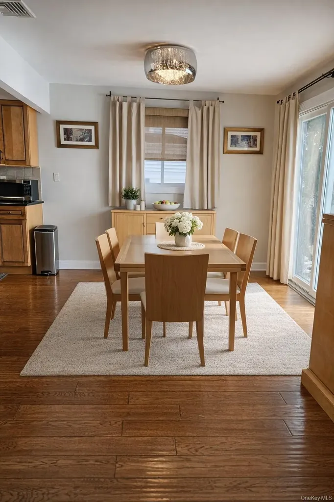 69 Ann Drive S Freeport NY 11520