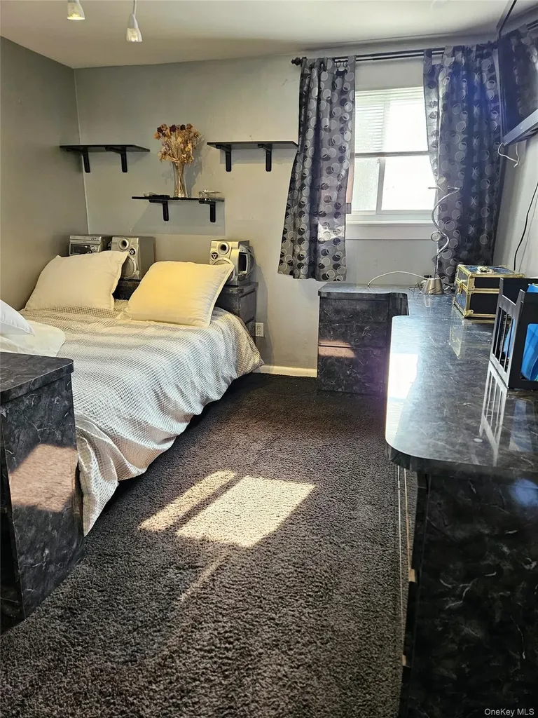 69 Ann Drive S Freeport NY 11520