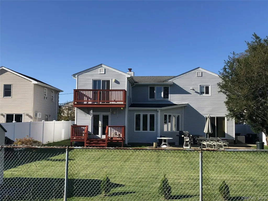 69 Ann Drive S Freeport NY 11520