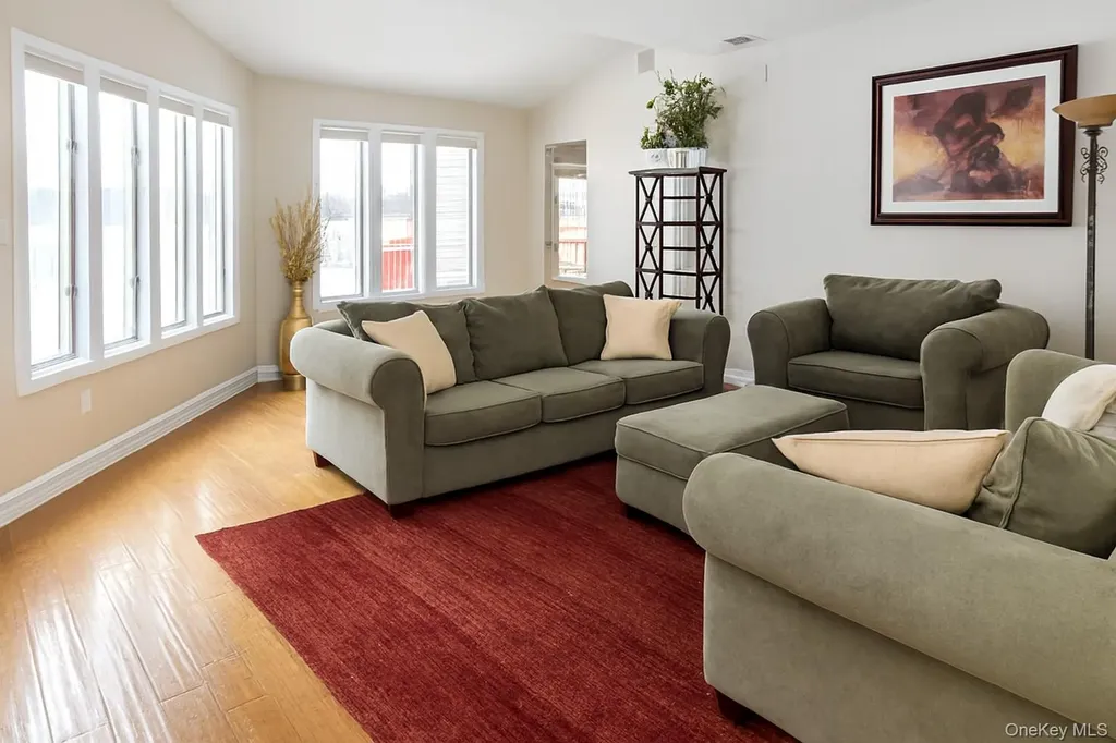 69 Ann Drive S Freeport NY 11520