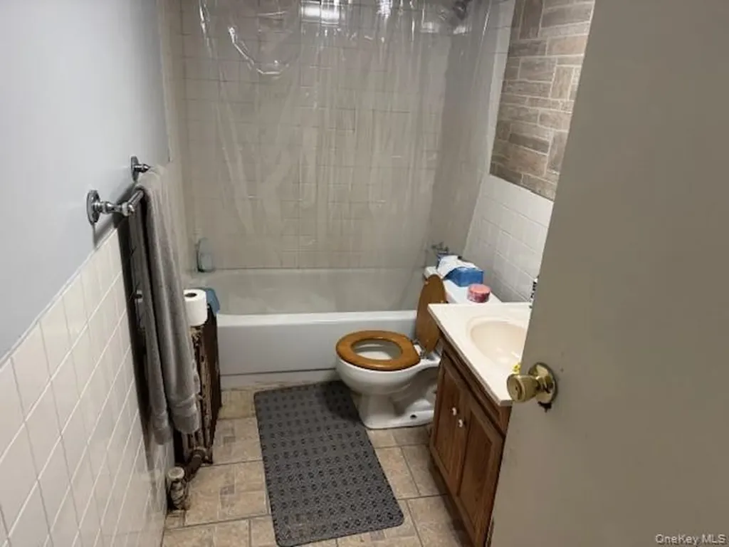 2122 Walnut Street North Baldwin NY 11510