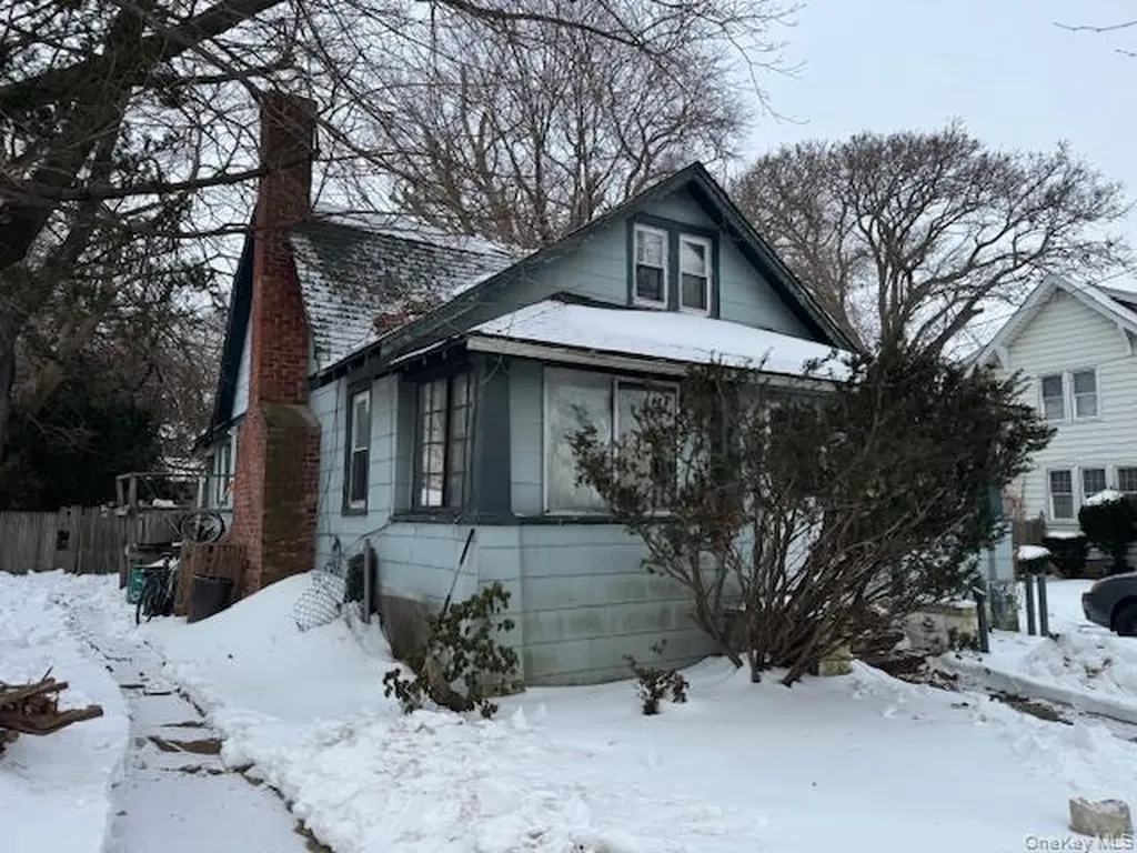 2122 Walnut Street North Baldwin NY 11510