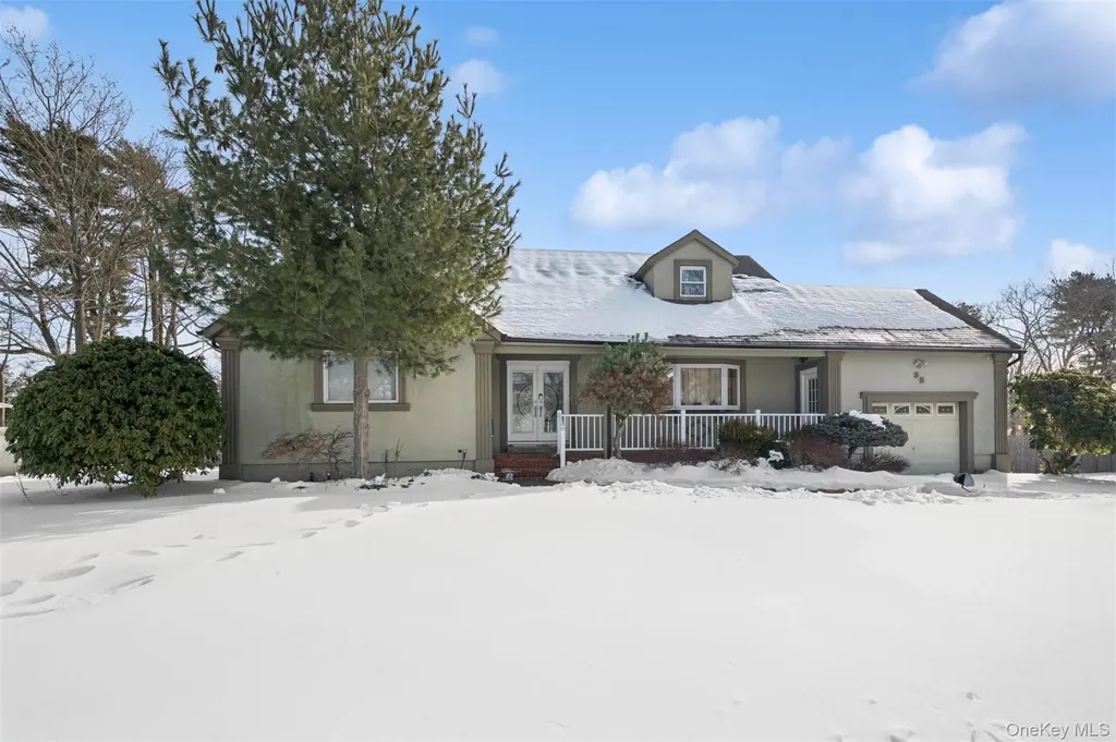 35 Saint Johns Place West Babylon NY 11704