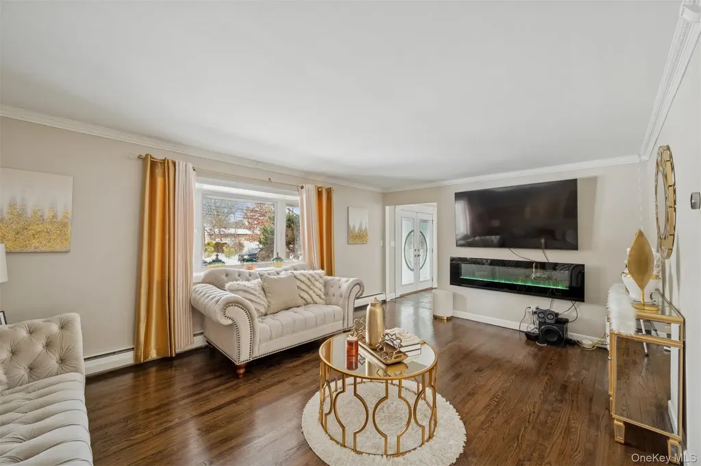 35 Saint Johns Place West Babylon NY 11704