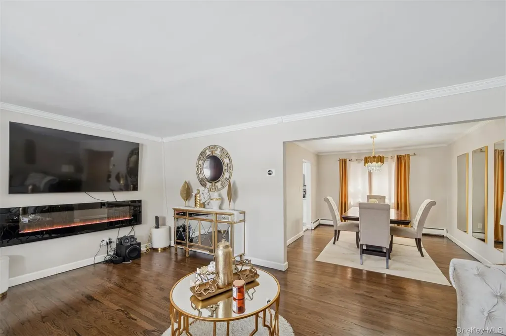 35 Saint Johns Place West Babylon NY 11704