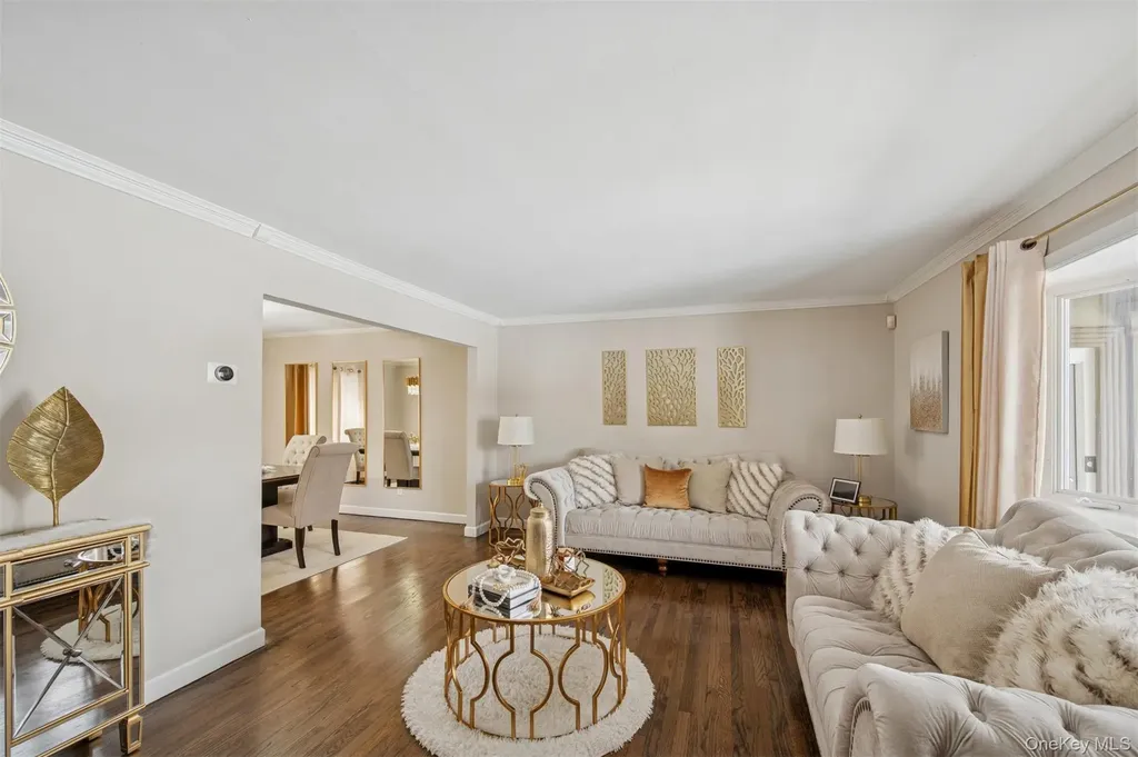 35 Saint Johns Place West Babylon NY 11704