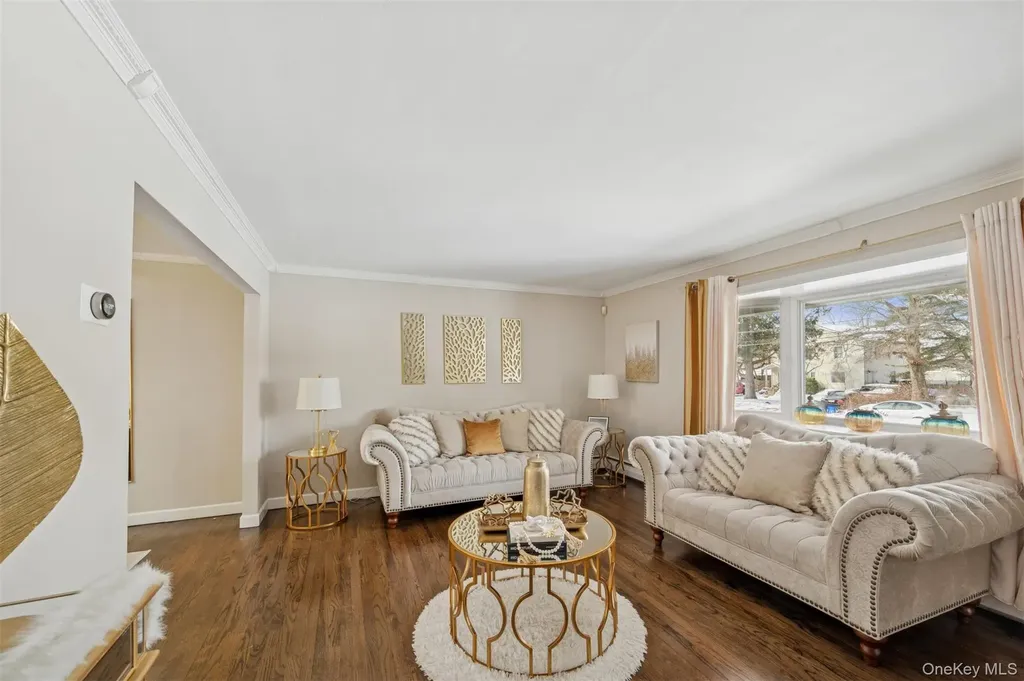 35 Saint Johns Place West Babylon NY 11704
