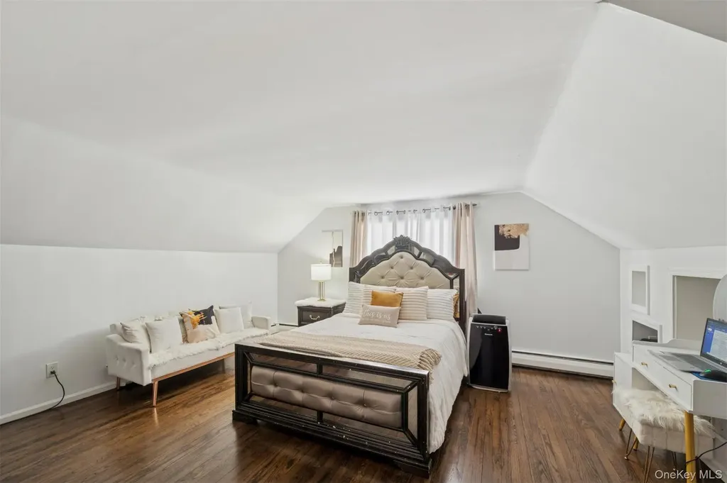 35 Saint Johns Place West Babylon NY 11704