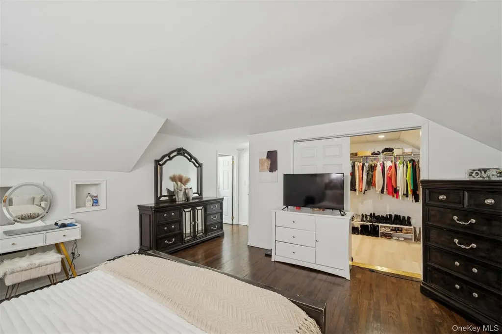 35 Saint Johns Place West Babylon NY 11704