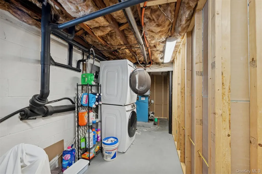 35 Saint Johns Place West Babylon NY 11704