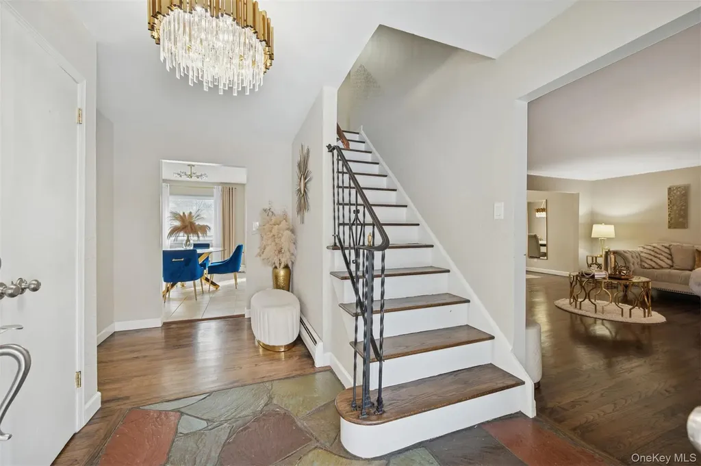 35 Saint Johns Place West Babylon NY 11704
