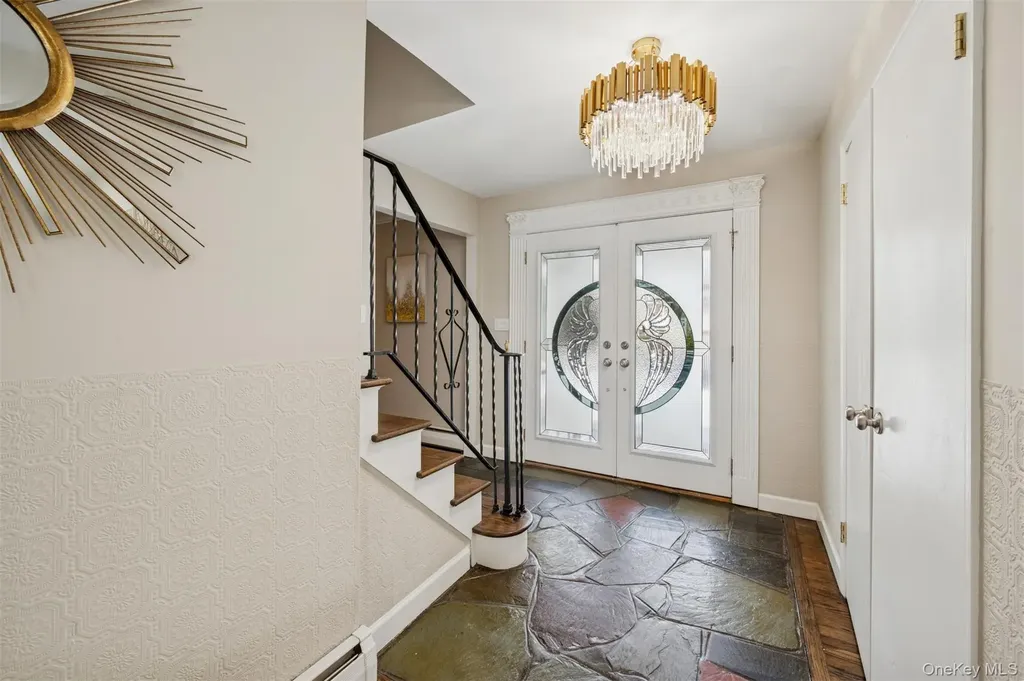 35 Saint Johns Place West Babylon NY 11704