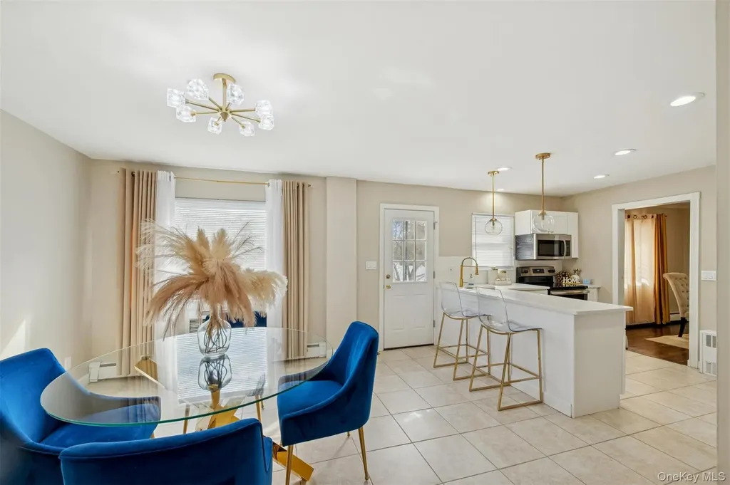 35 Saint Johns Place West Babylon NY 11704