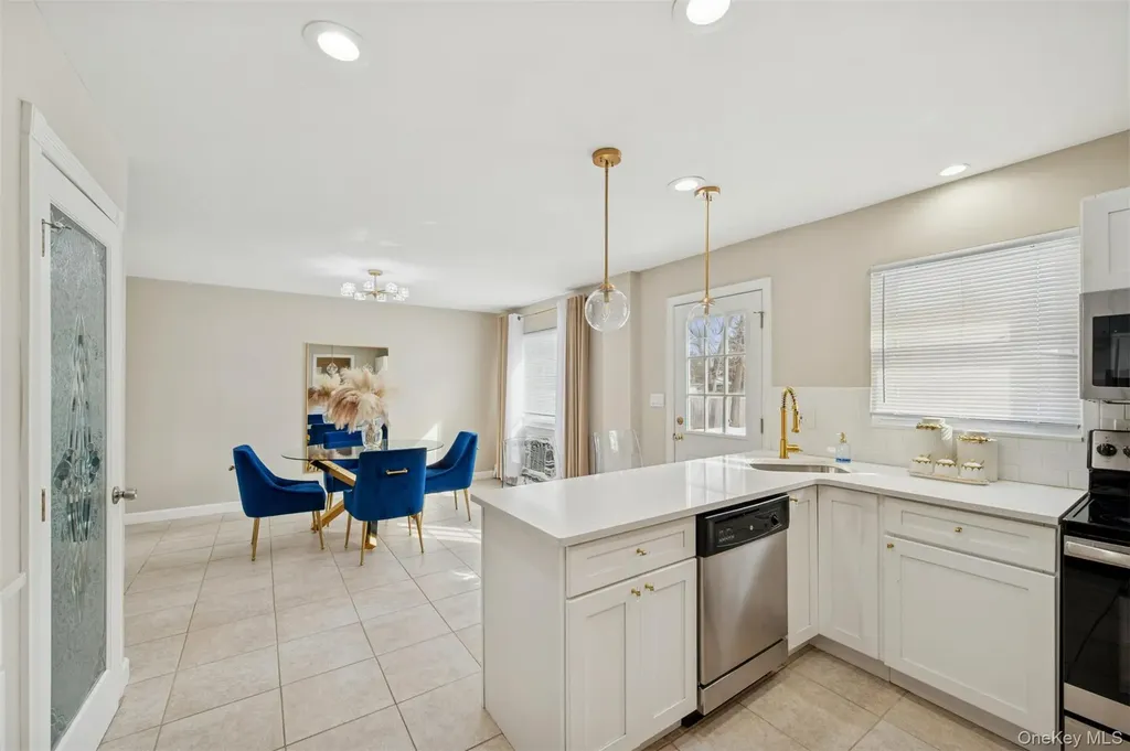 35 Saint Johns Place West Babylon NY 11704
