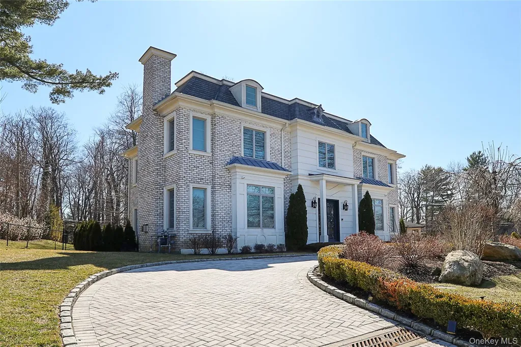 19 Gilbert Road Great Neck NY 11024