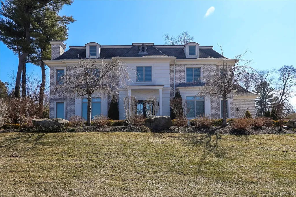 19 Gilbert Road Great Neck NY 11024