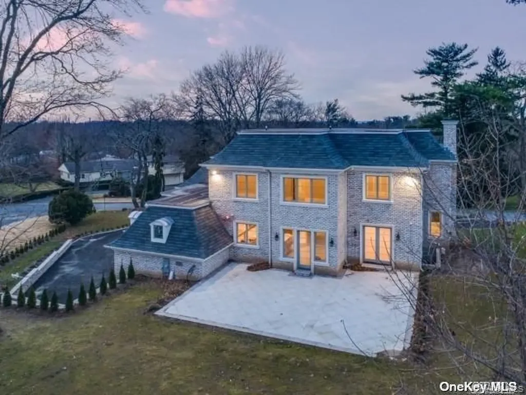 19 Gilbert Road Great Neck NY 11024