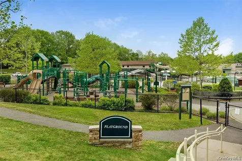 75 Oakdale Lane East Hills NY 11577