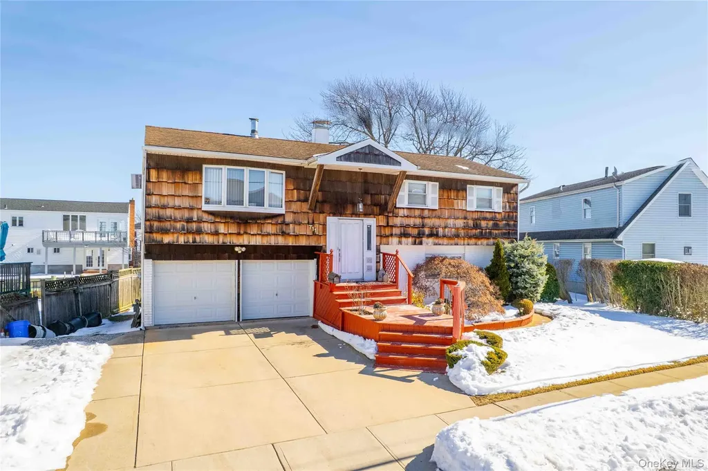 711 S Bayview Avenue Freeport NY 11520