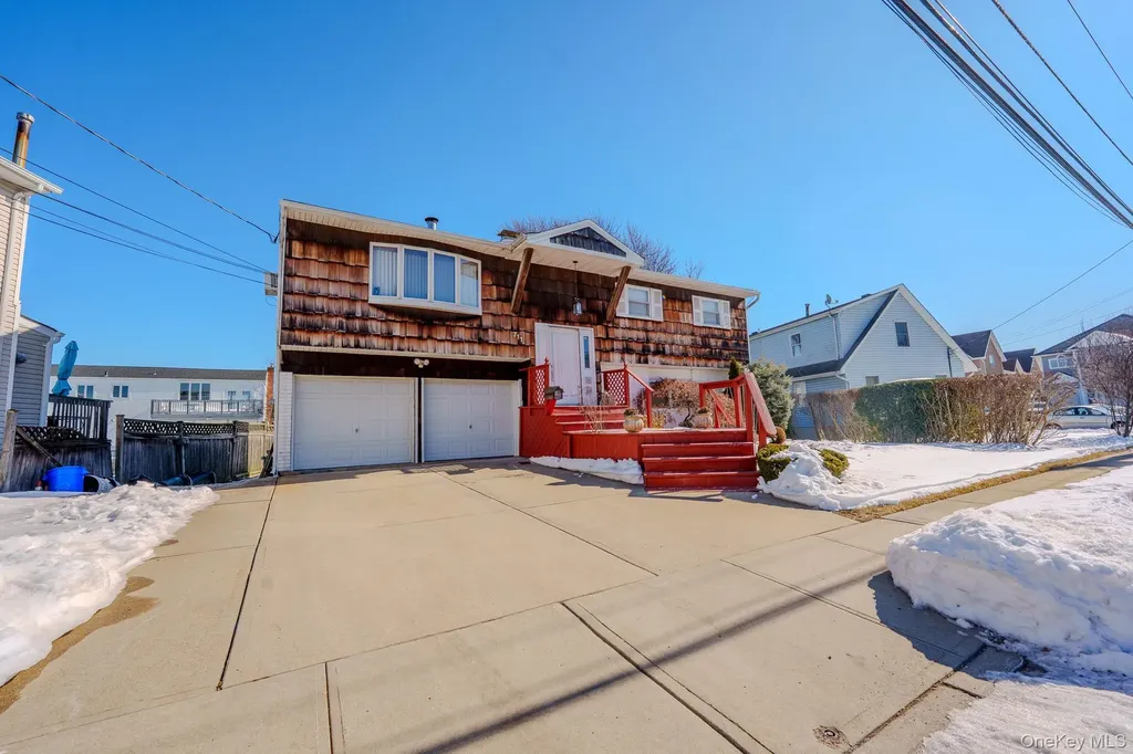 711 S Bayview Avenue Freeport NY 11520
