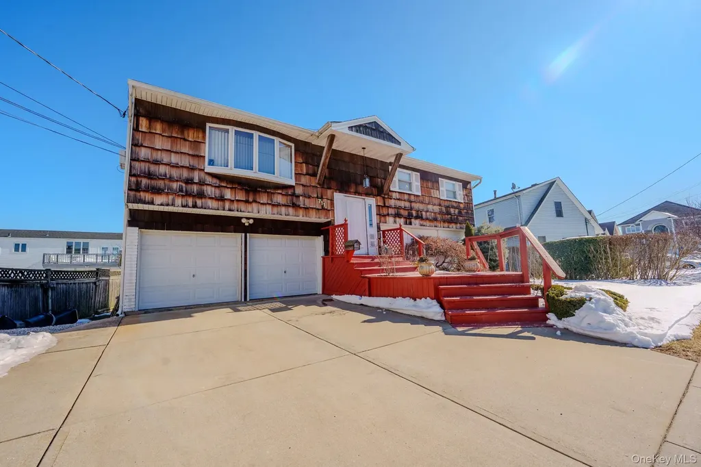 711 S Bayview Avenue Freeport NY 11520