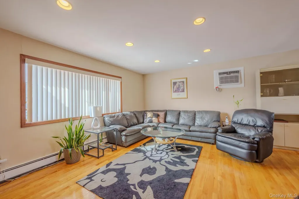 711 S Bayview Avenue Freeport NY 11520