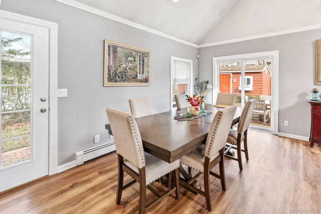 79 E Tiana Road Hampton Bays NY 11946
