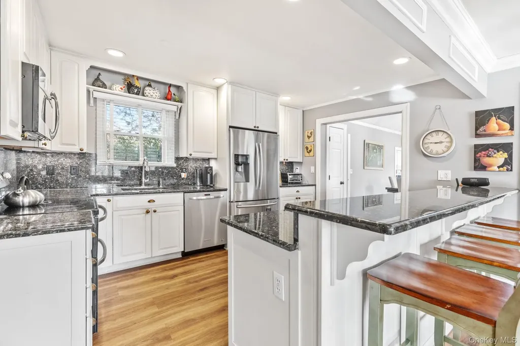 79 E Tiana Road Hampton Bays NY 11946
