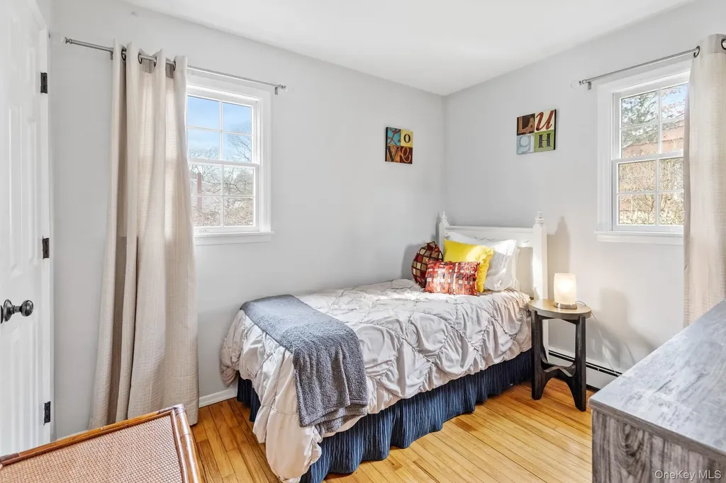 79 E Tiana Road Hampton Bays NY 11946