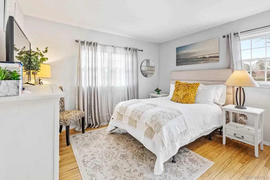 79 E Tiana Road Hampton Bays NY 11946