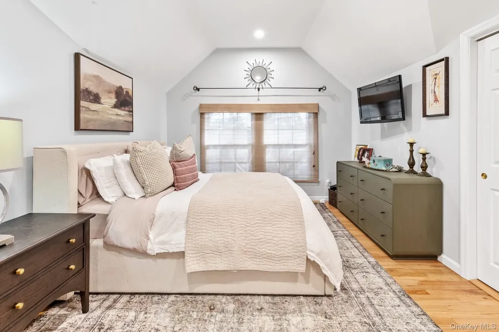 79 E Tiana Road Hampton Bays NY 11946