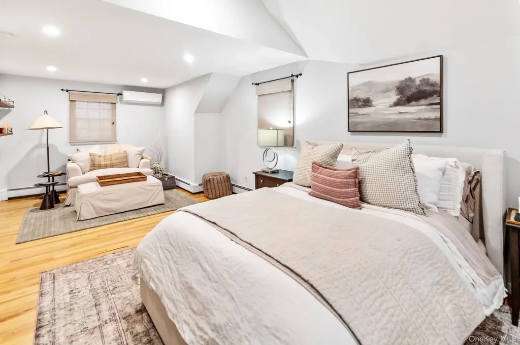 79 E Tiana Road Hampton Bays NY 11946