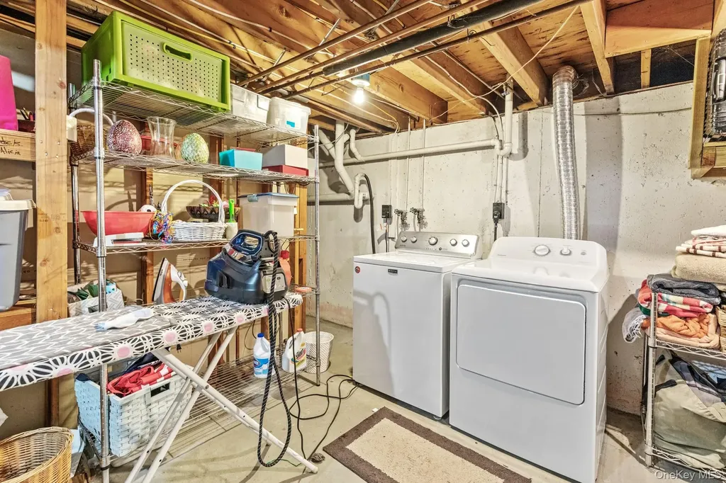 79 E Tiana Road Hampton Bays NY 11946