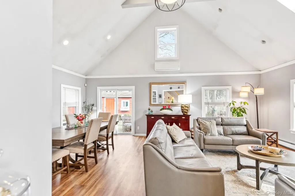 79 E Tiana Road Hampton Bays NY 11946