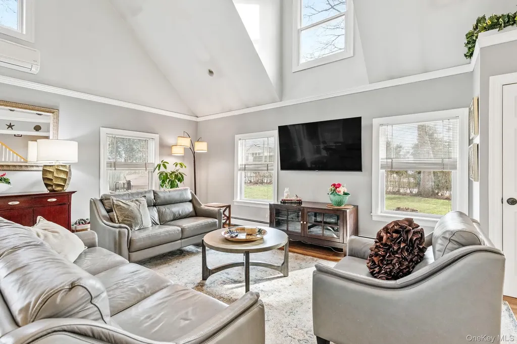79 E Tiana Road Hampton Bays NY 11946