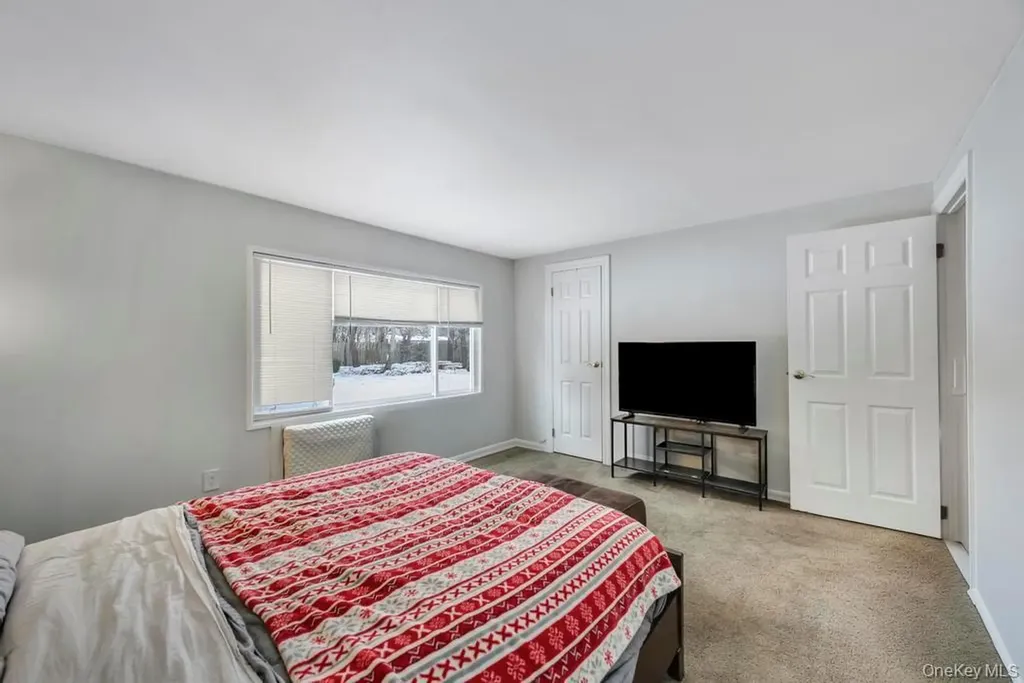 60 White Pine Way Medford NY 11763