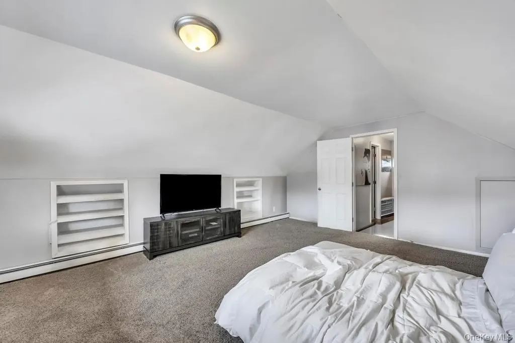 60 White Pine Way Medford NY 11763