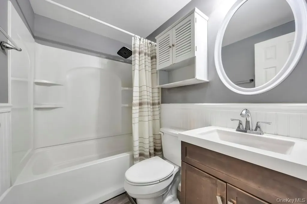 60 White Pine Way Medford NY 11763