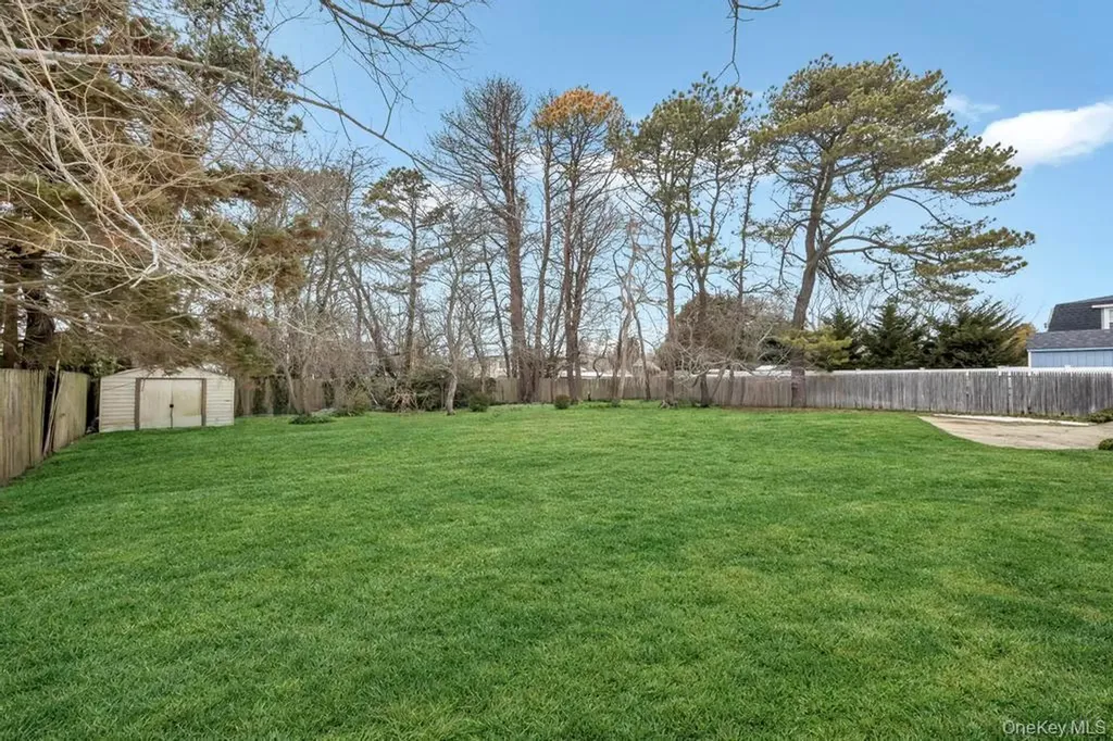 60 White Pine Way Medford NY 11763