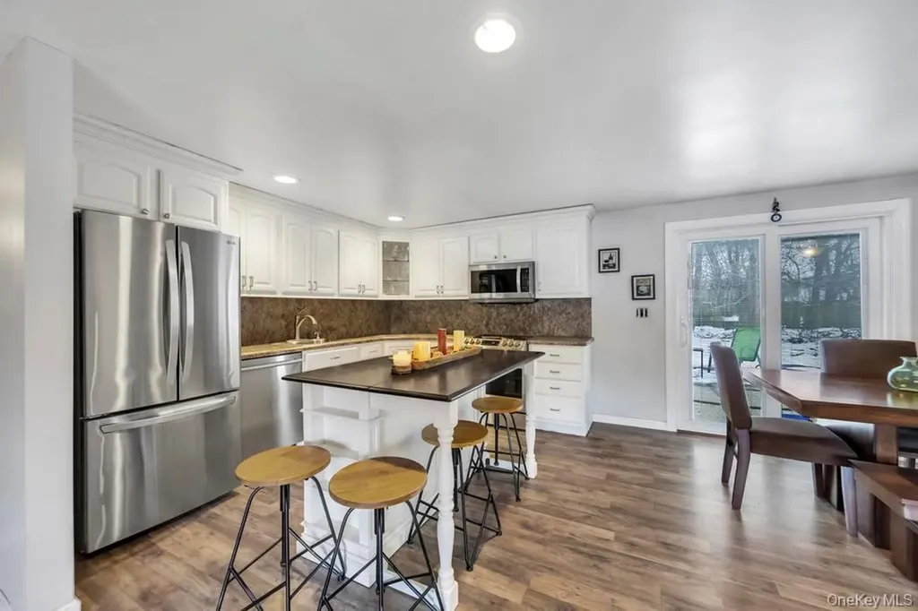 60 White Pine Way Medford NY 11763