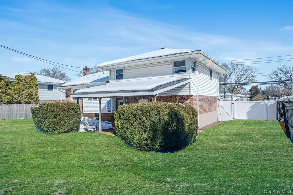 24 Kings Park Road Commack NY 11725