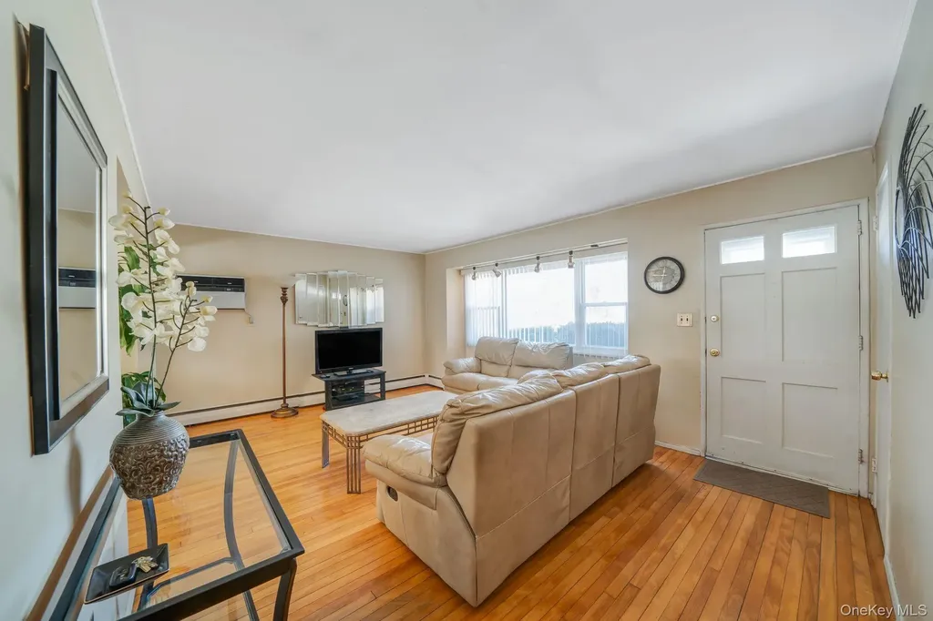 24 Kings Park Road Commack NY 11725