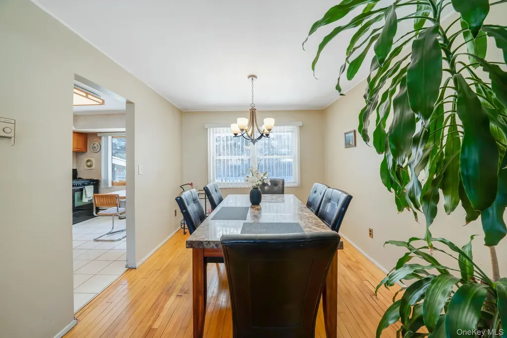 24 Kings Park Road Commack NY 11725