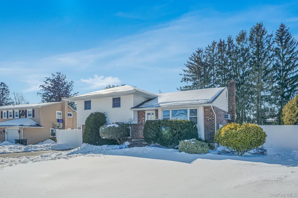 24 Kings Park Road Commack NY 11725