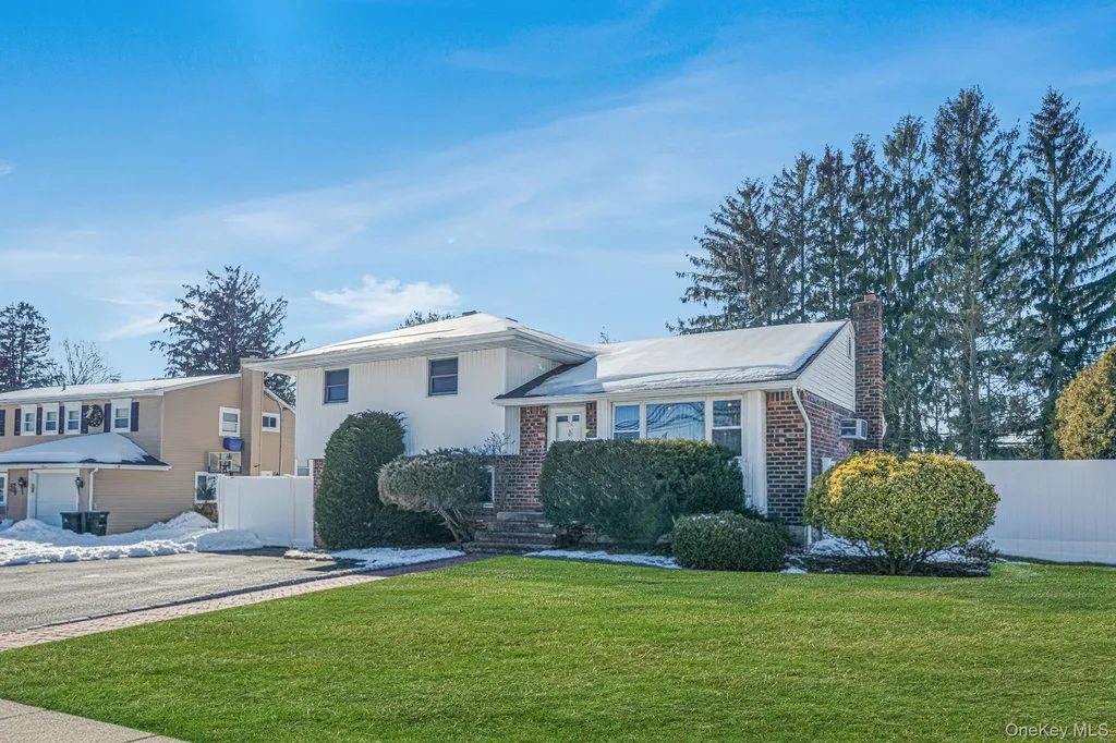 24 Kings Park Road Commack NY 11725